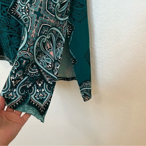 2/$30 Chico's 3/4 Sleeve Paisley Top blouse Asymmetrical Teal Blue SZ 0 = XS 4 - Picture 4 of 13